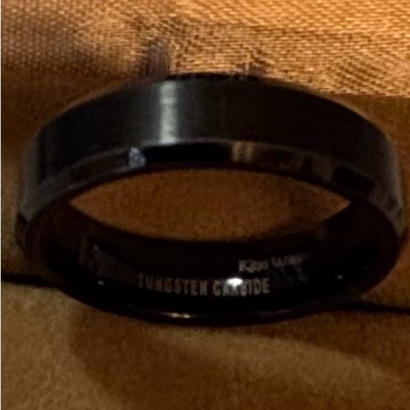TUNGSTEN CARBIDE MEN’S RING (KING WELL) - Picture 4 of 4